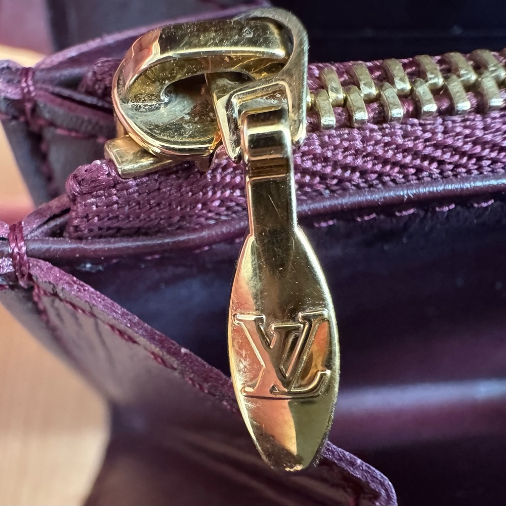 Louis Vuitton Burgandy Monogramed Vernis Sarah Wallet with COA - Picture 9 of 16